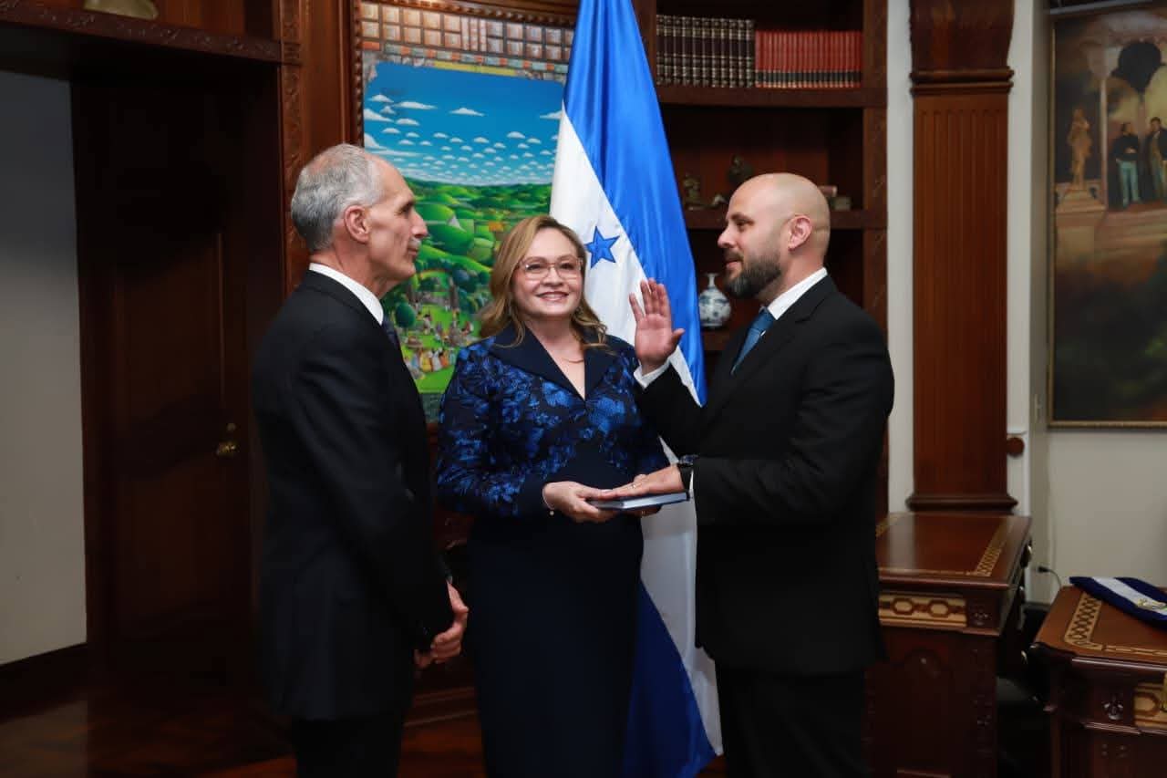 Aníbal Alberto Ehrler Martínez asume como nuevo Ministro de la SIT