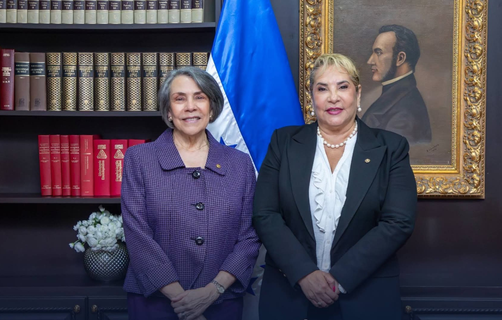 Cancillería juramenta a tres nuevos embajadores en el exterior