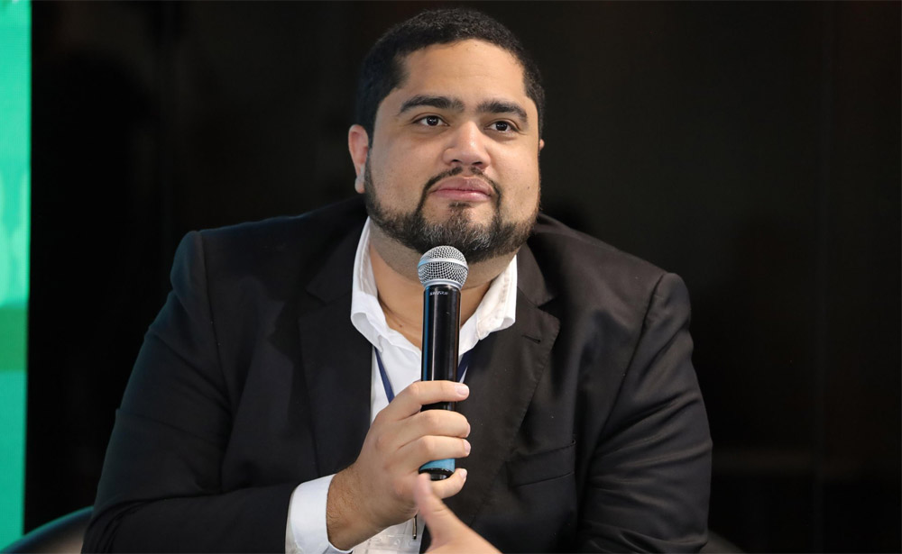 Cardona: “La administración pública en Honduras está altamente politizada”