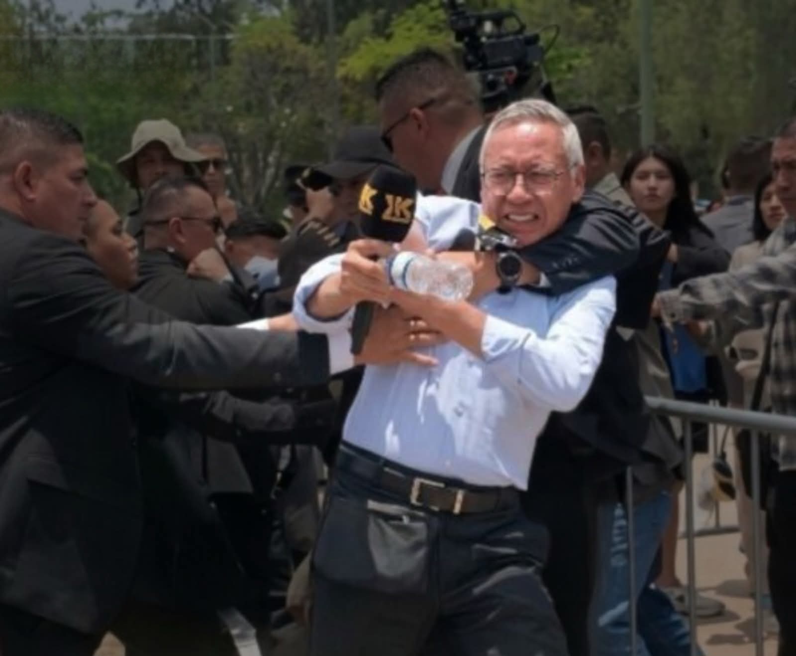 Condenan agresión contra periodistas durante evento militar en Campo de Parada Marte