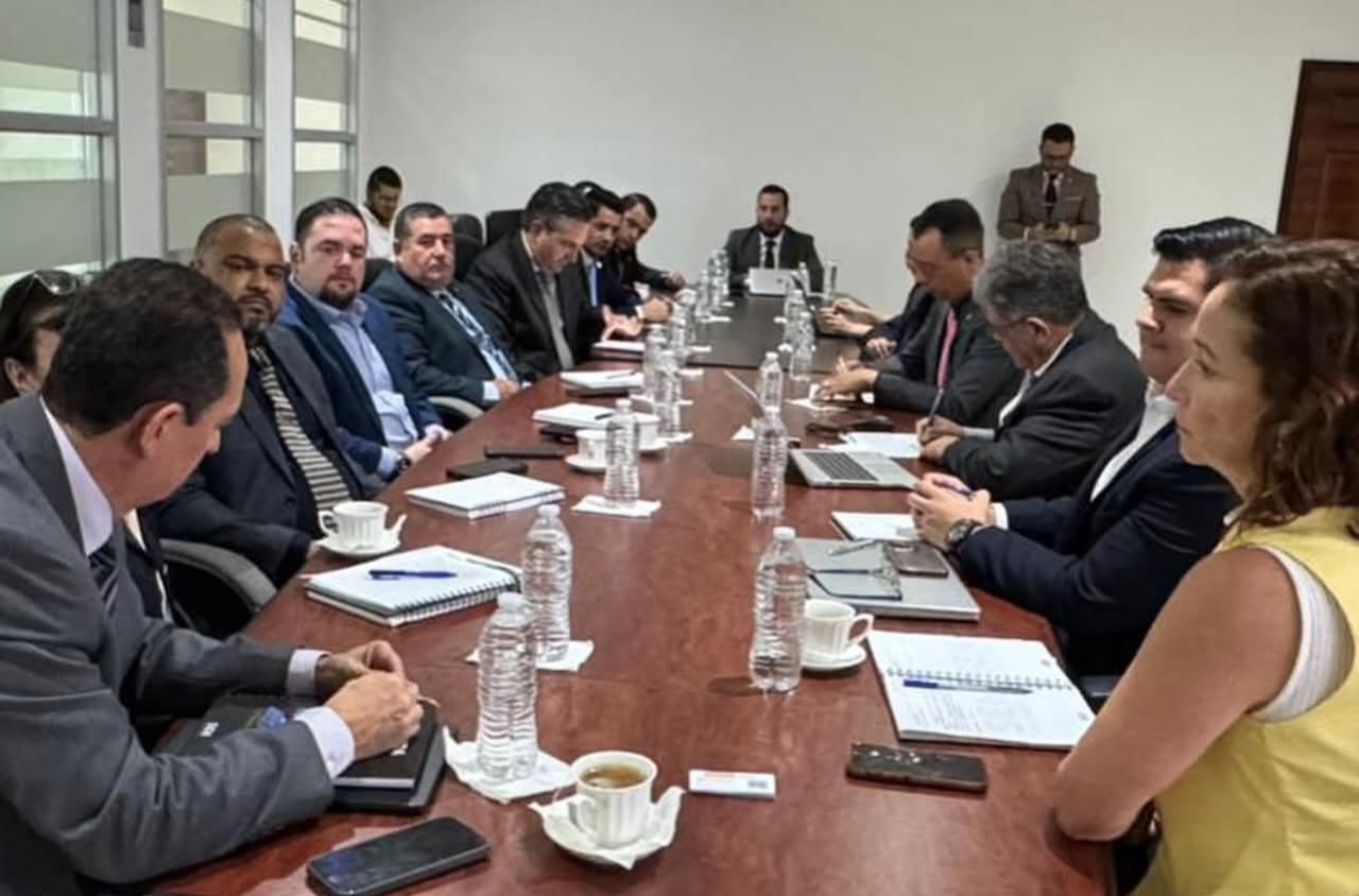 Congreso analiza medidas para frenar impacto del alza en combustibles