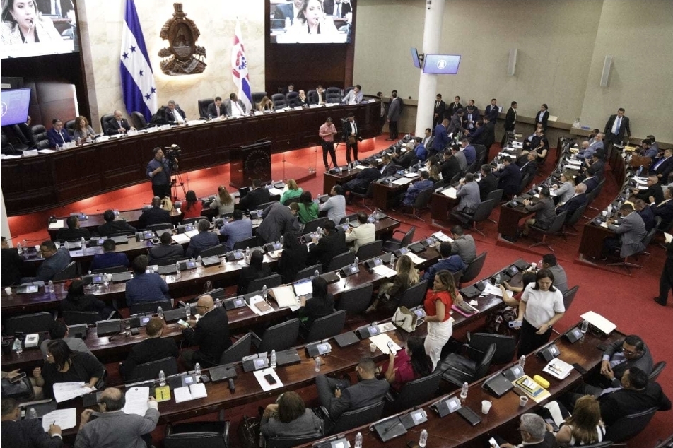 Congreso Nacional acumula más de L700 mil en deducciones a diputados faltistas