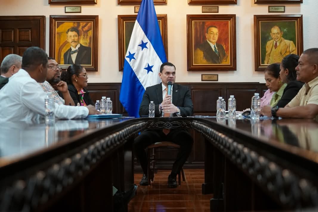 Congreso y alcaldes impulsan desarrollo en Gracias a Dios