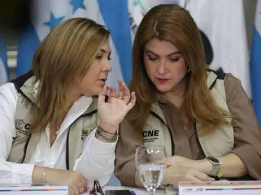 Consejeras del CNE entregan pruebas contra Marlon Ochoa en juicio político
