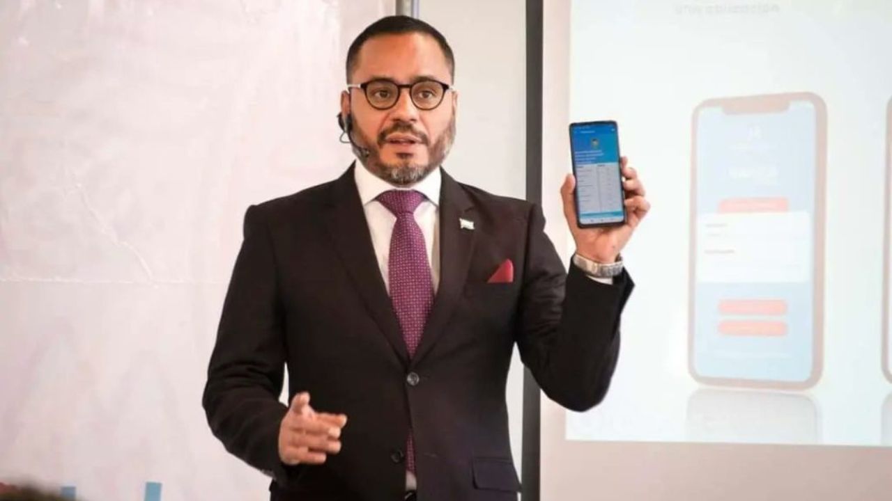 Denuncian a exgerente de Hondutel por presunta malversación y fraude