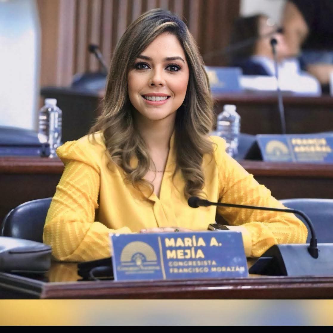 Designada presidencial denuncia sobrevaloración y retrasos en construcción de hospitales