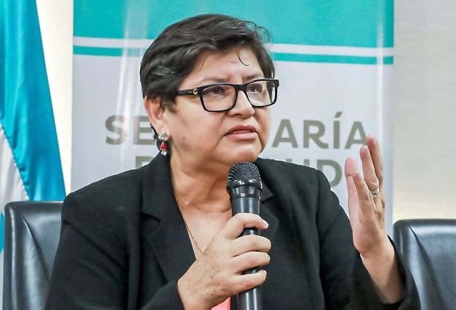 “Fui jefa de todos esos inútiles”: Carla Paredes explota contra autoridades de Salud