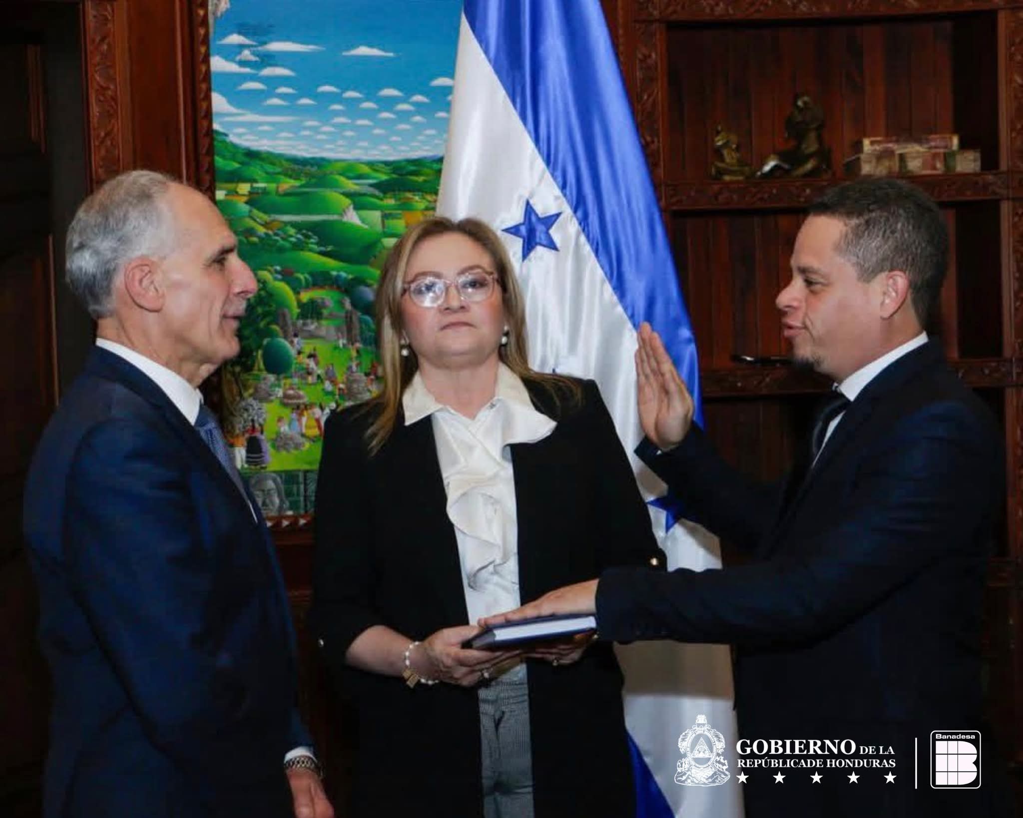 Héctor Vidal Cerrato es juramentado por el presidente Asfura como el nuevo director de BANADESA
