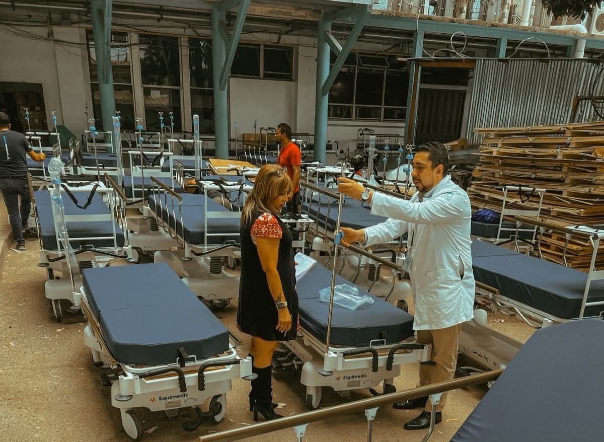 Hospital Escuela fortalece atención a pacientes con 100 nuevas camillas gestionadas en el gobierno de Xiomara Castro