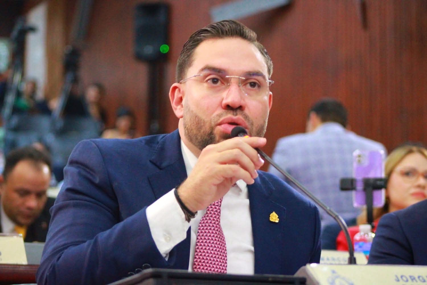 Jorge Cálix admite pedir dinero para diputados y desata polémica con Iroshka Elvir