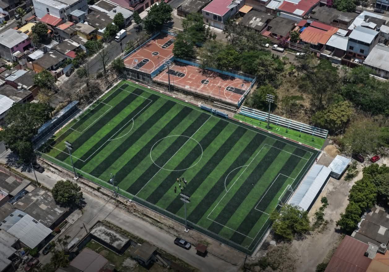 La Nueva CONDEPOR entregó una moderna cancha sintética en la colonia Cerro Grande