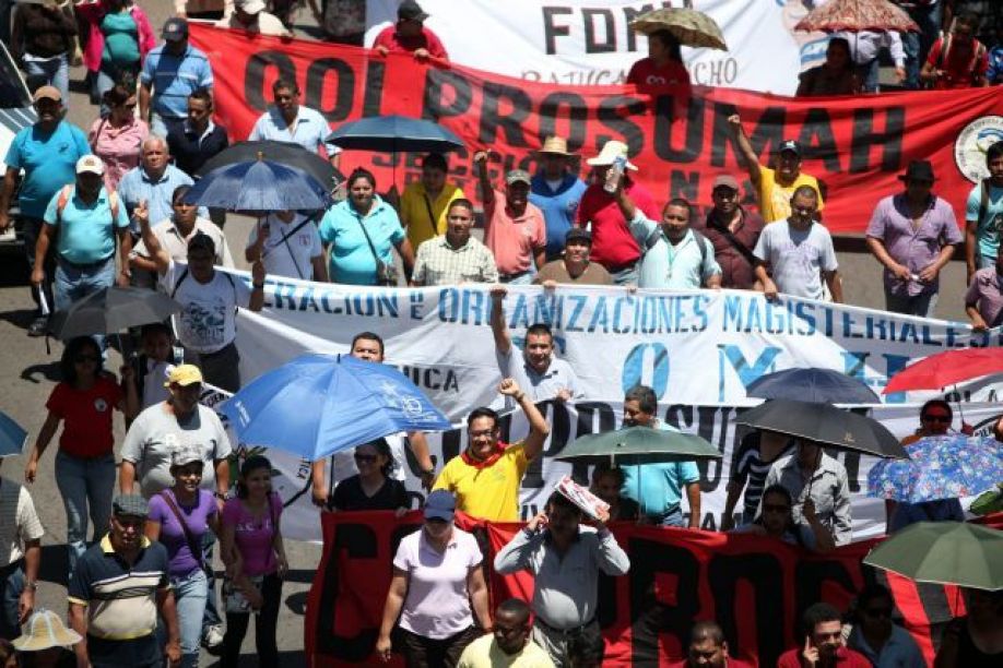 Maestros advierten paro nacional si gobierno no cumple reajuste salarial