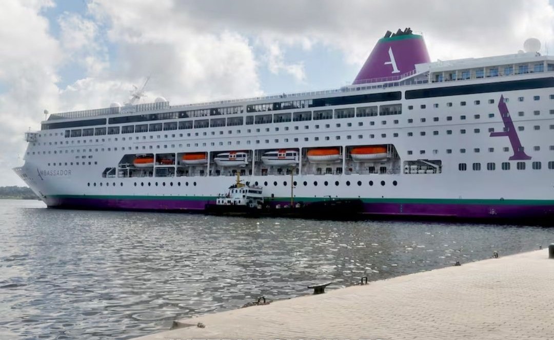 Más de mil pasajeros permanecen retenidos en crucero en Francia por brote gastrointestinal
