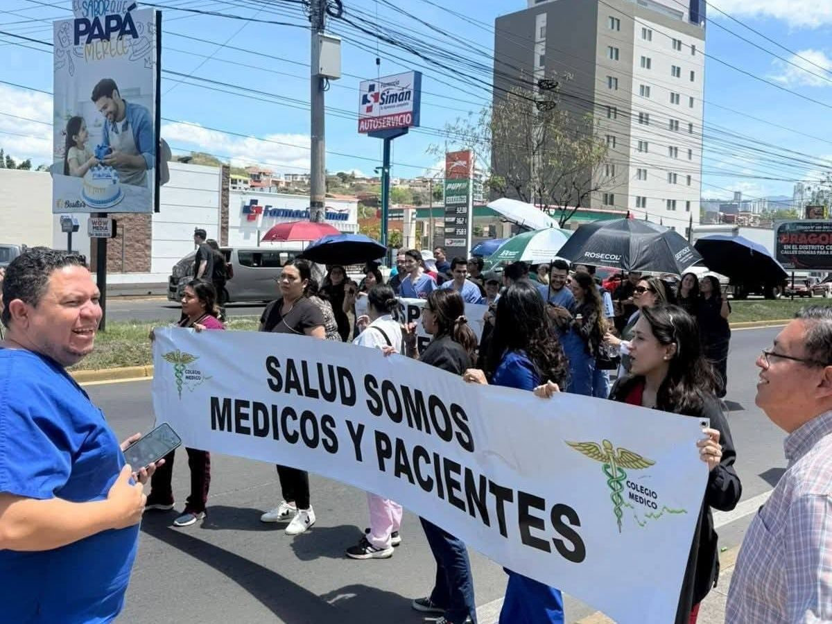 Médicos mantienen protestas y denuncian incumplimiento de acuerdos por parte de Salud