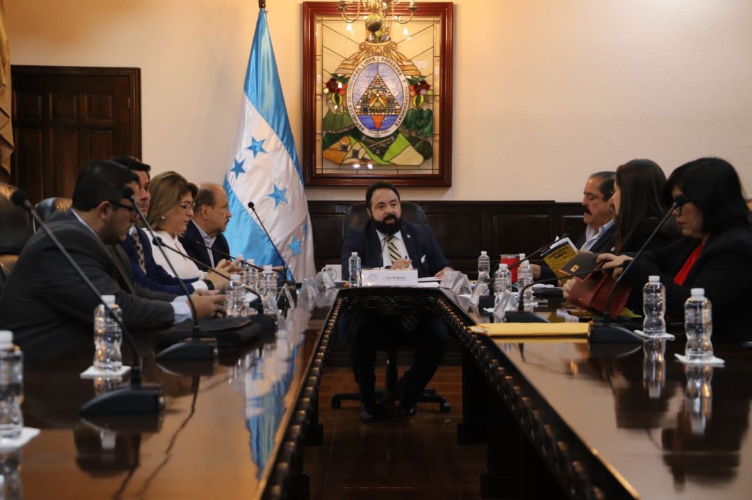 Ministerio Público cita a Luis Redondo y a la Comisión Permanente por presuntos abusos de poder