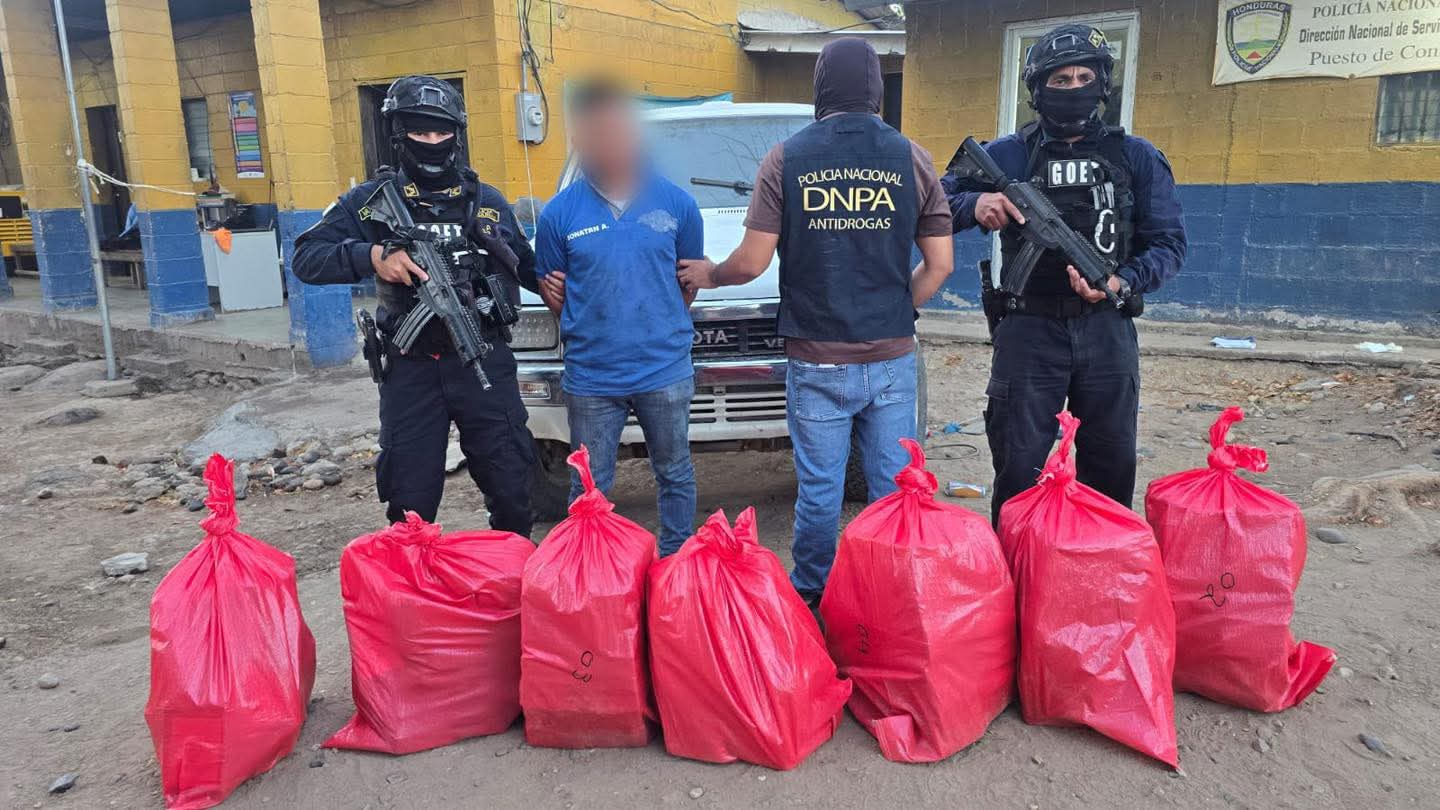 Ministerio Público dirige la incautación de 170 kilos de supuesta cocaína en El Triunfo, Choluteca