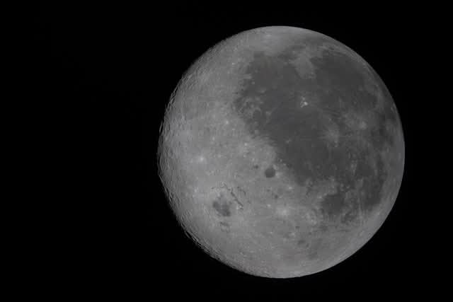 NASA revela impactante imagen inédita de la luna captada por la tripulación de Artemis II