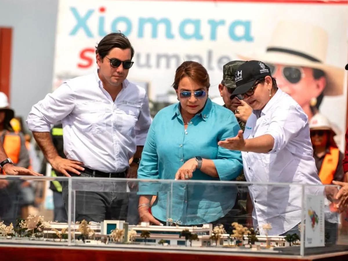 Octavio Pineda reta a autoridades a inspeccionar hospitales en construcción y despejar dudas