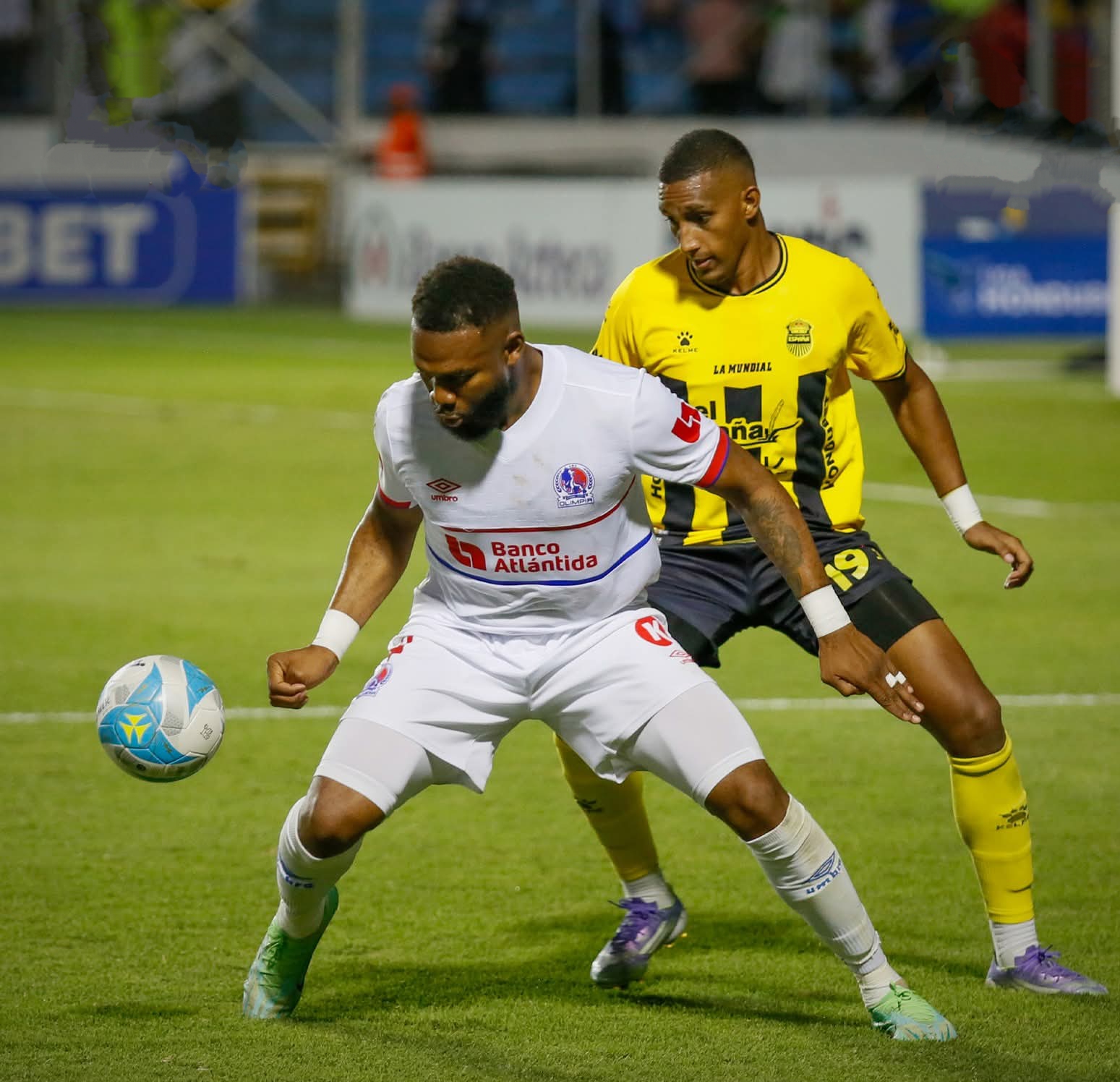 Olimpia frena al Real España en el clásico y Motagua toma la cima