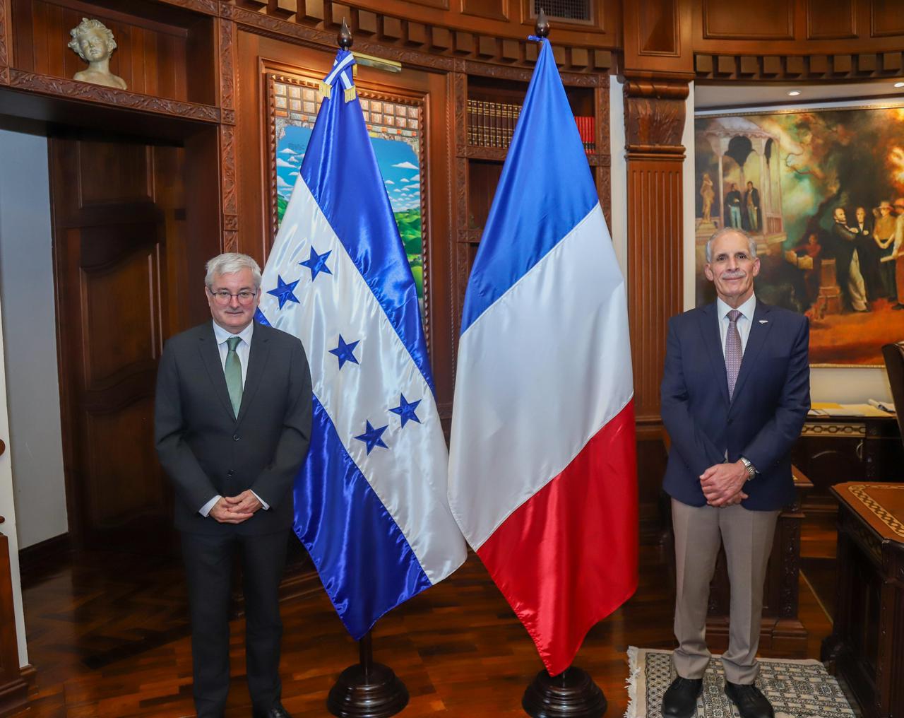 Presidente Asfura de reúne con embajador de Francia para impulsar proyectos de agua y riego en Honduras