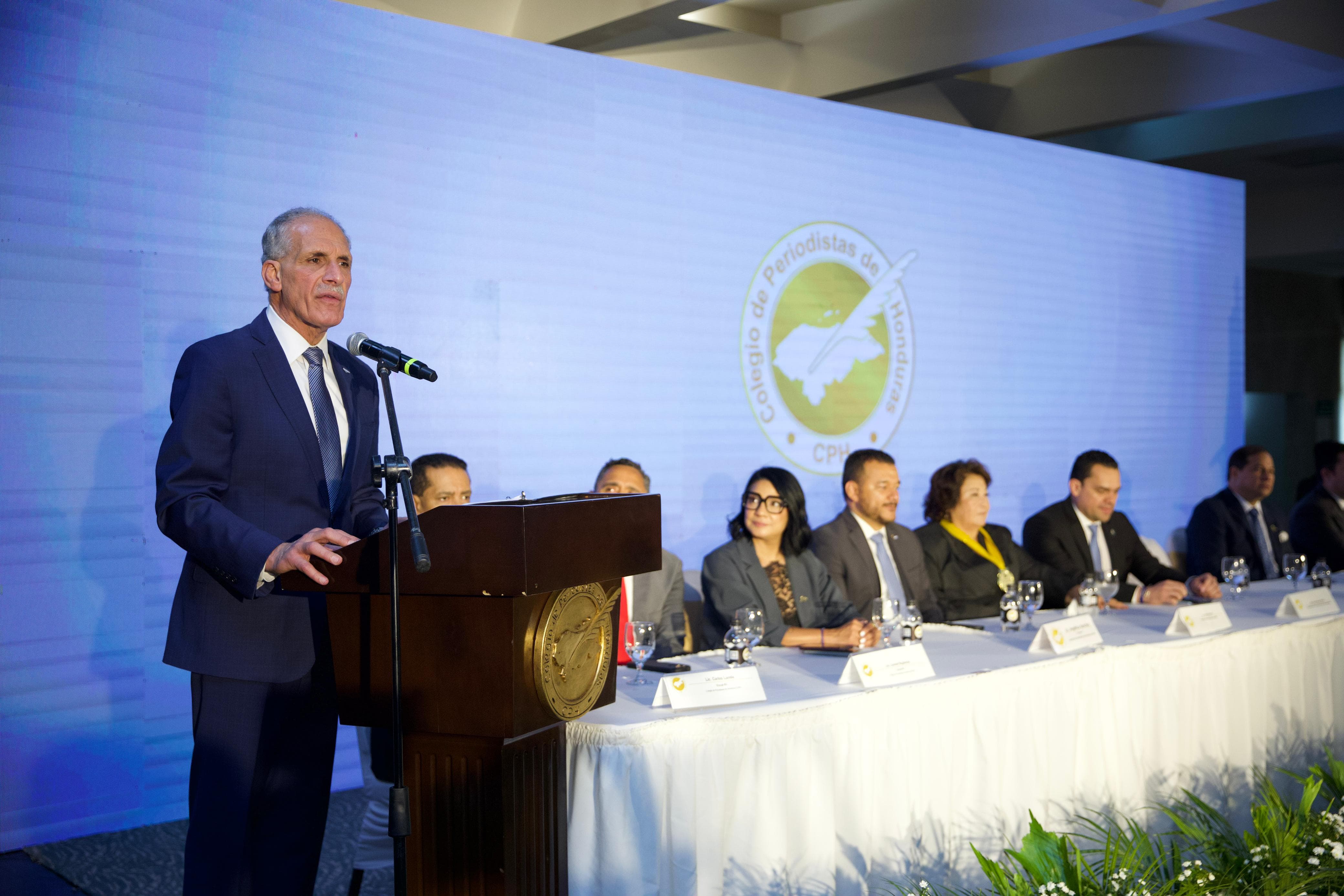 Presidente Asfura destaca el valor del periodismo en entrega del Premio Álvaro Contreras 2026