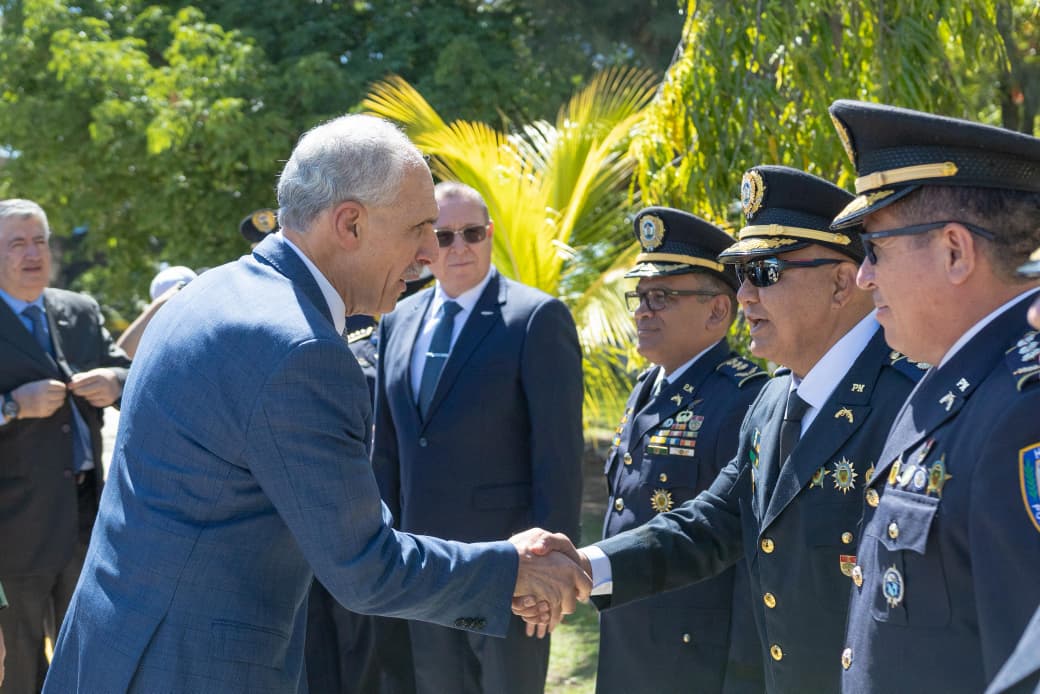 Presidente Asfura participó en la ceremonia de ascensos de 45 oficiales de la Policía Nacional