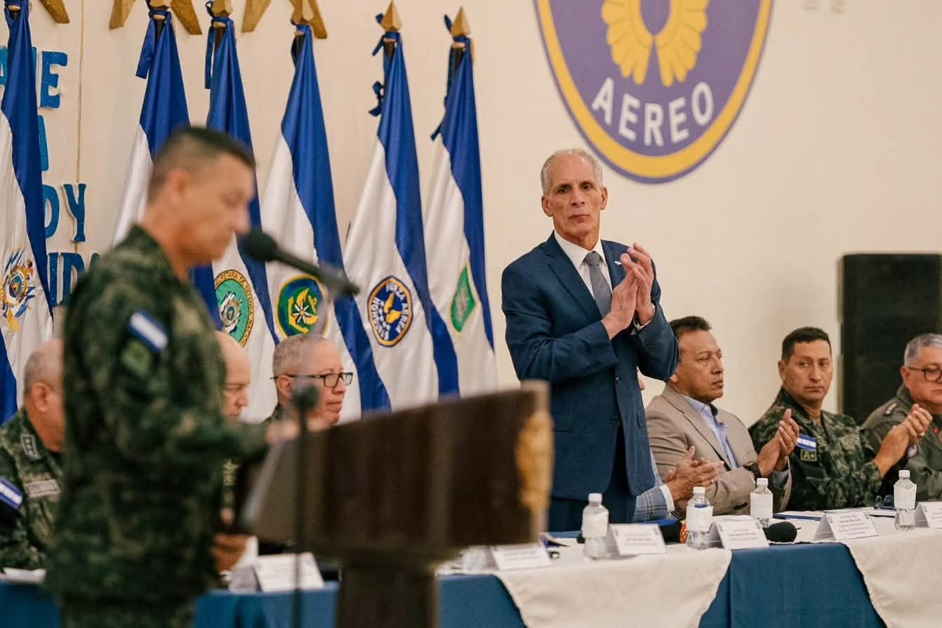 Presidente Asfura reafirma respaldo a las Fuerzas Armadas y llama a fortalecer la defensa y el profesionalismo militar