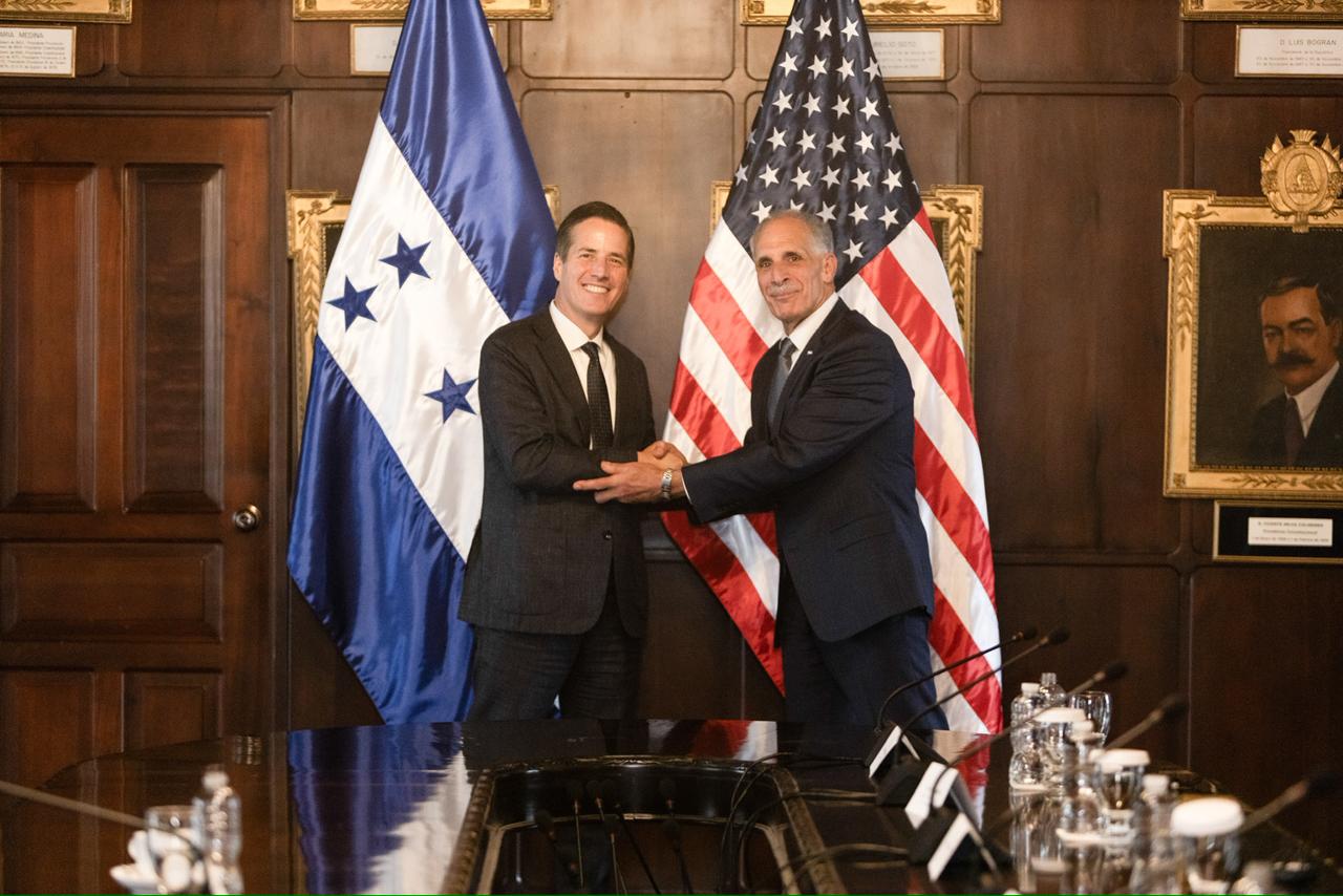 Presidente Asfura se reúne con el senador estadounidense Bernie Moreno para fortalecer agenda bilateral