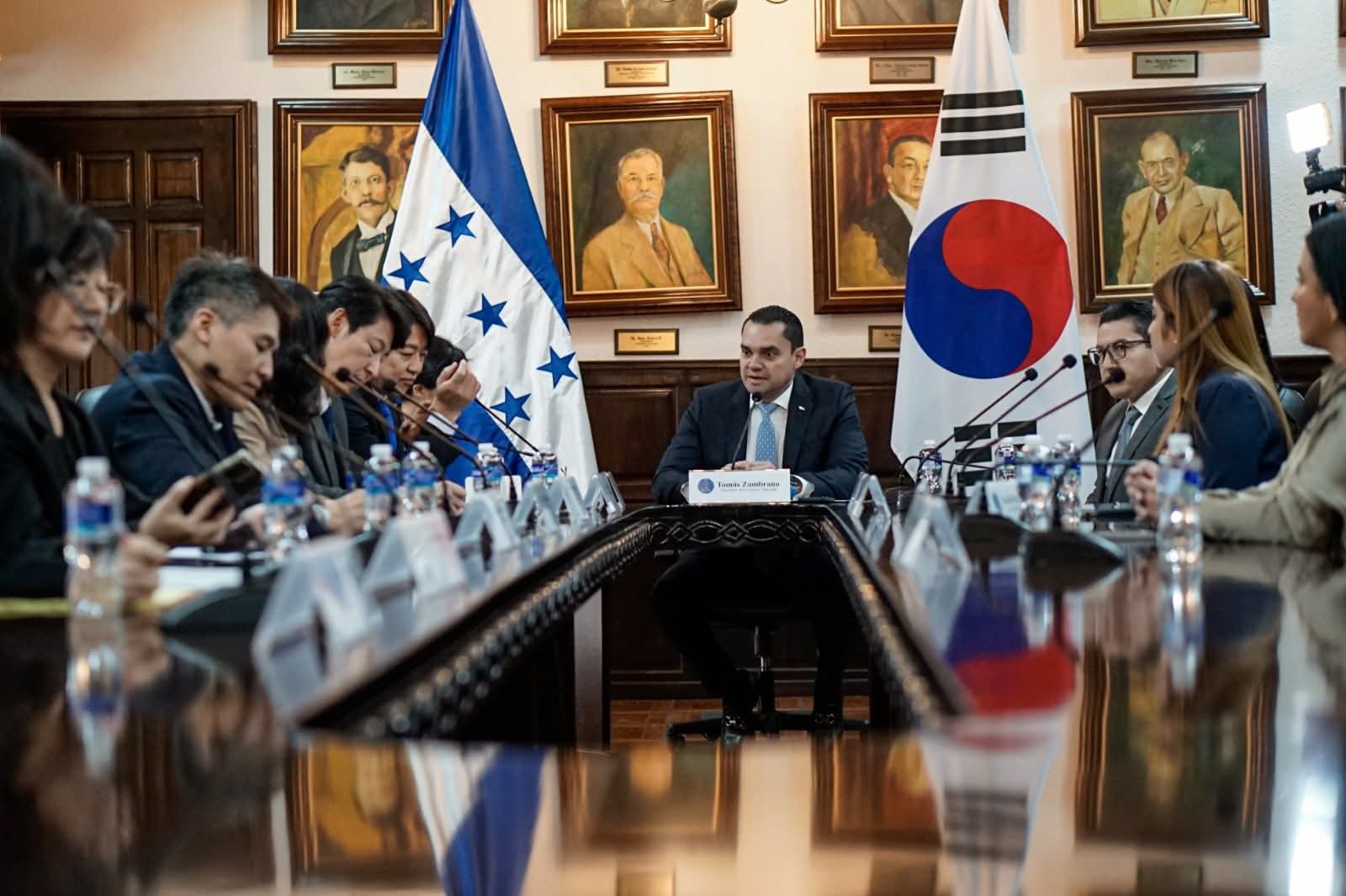 Presidente del Congreso, Tomás Zambrano, fortalece relaciones con Corea del Sur