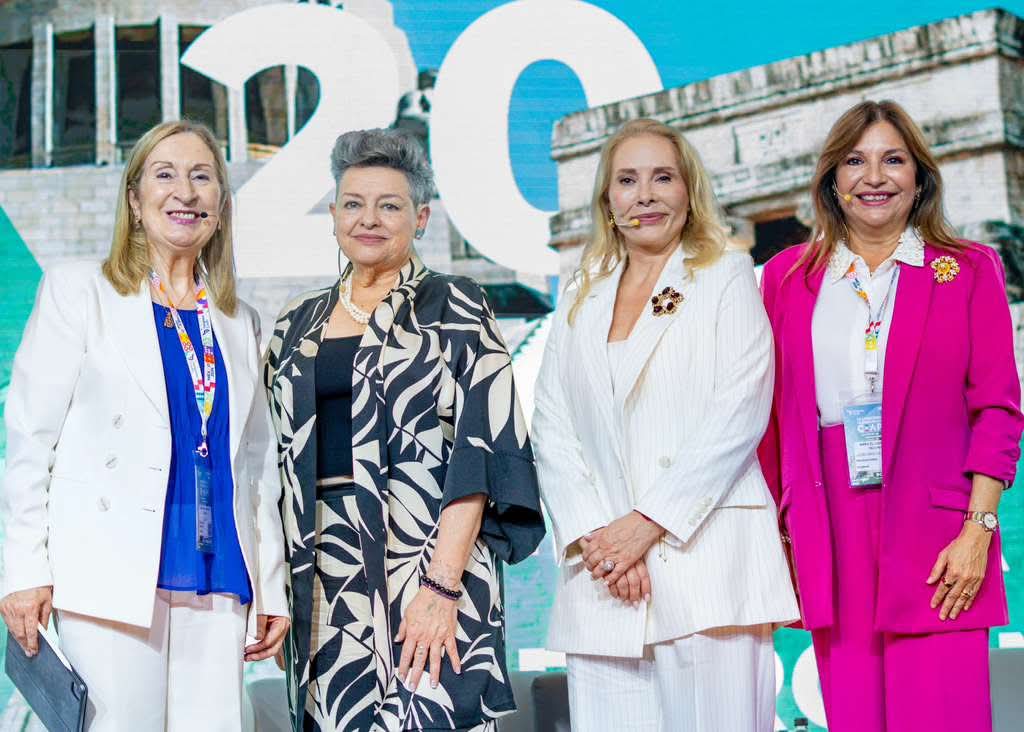 Primera Dama  participa en congreso iberoamericano sobre liderazgo social en México