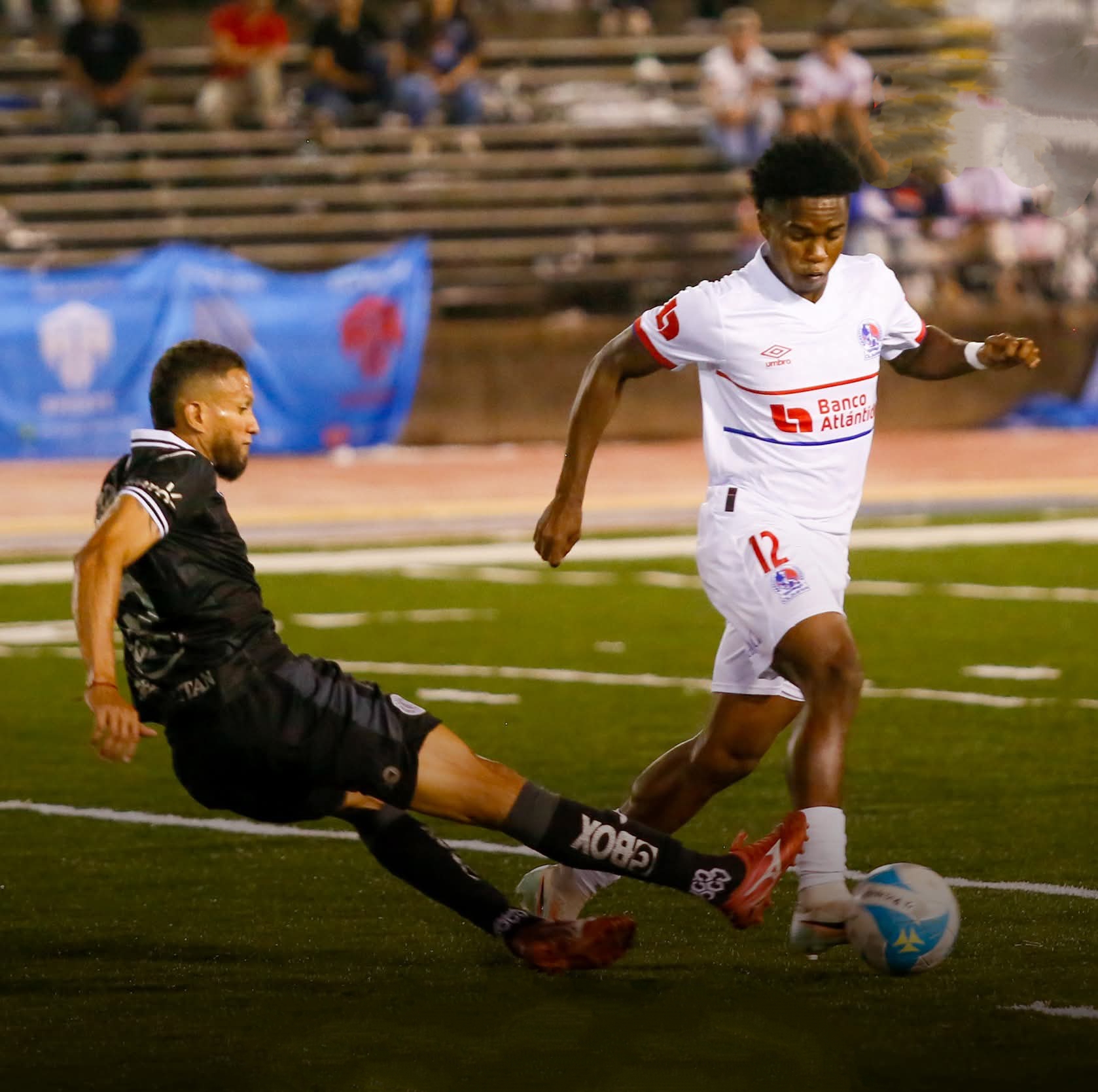 Puñetazos y polémica se vivió en New Orleans en el clásico catracho entre Olimpia y Motagua
