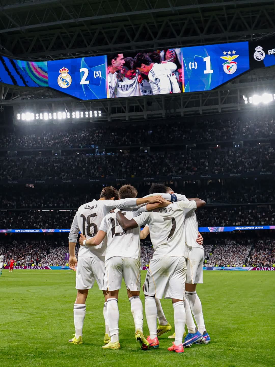 Real Madrid vence 2-1 al Benfica y avanza en la Champions League