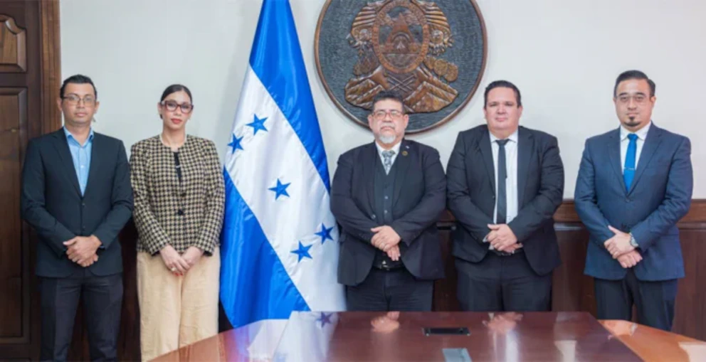 Reestructuración en el gobierno: nueva Comisión Liquidadora inicia despidos masivos y transferencia de programas públicos