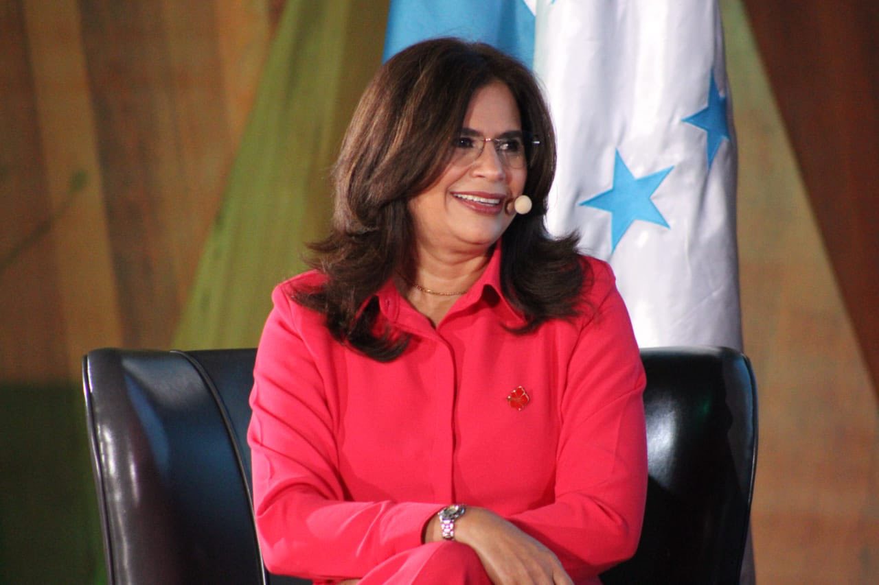 Rixi Moncada defiende actuación de Comisión Permanente y culpa al CNE por perjuicio al Estado