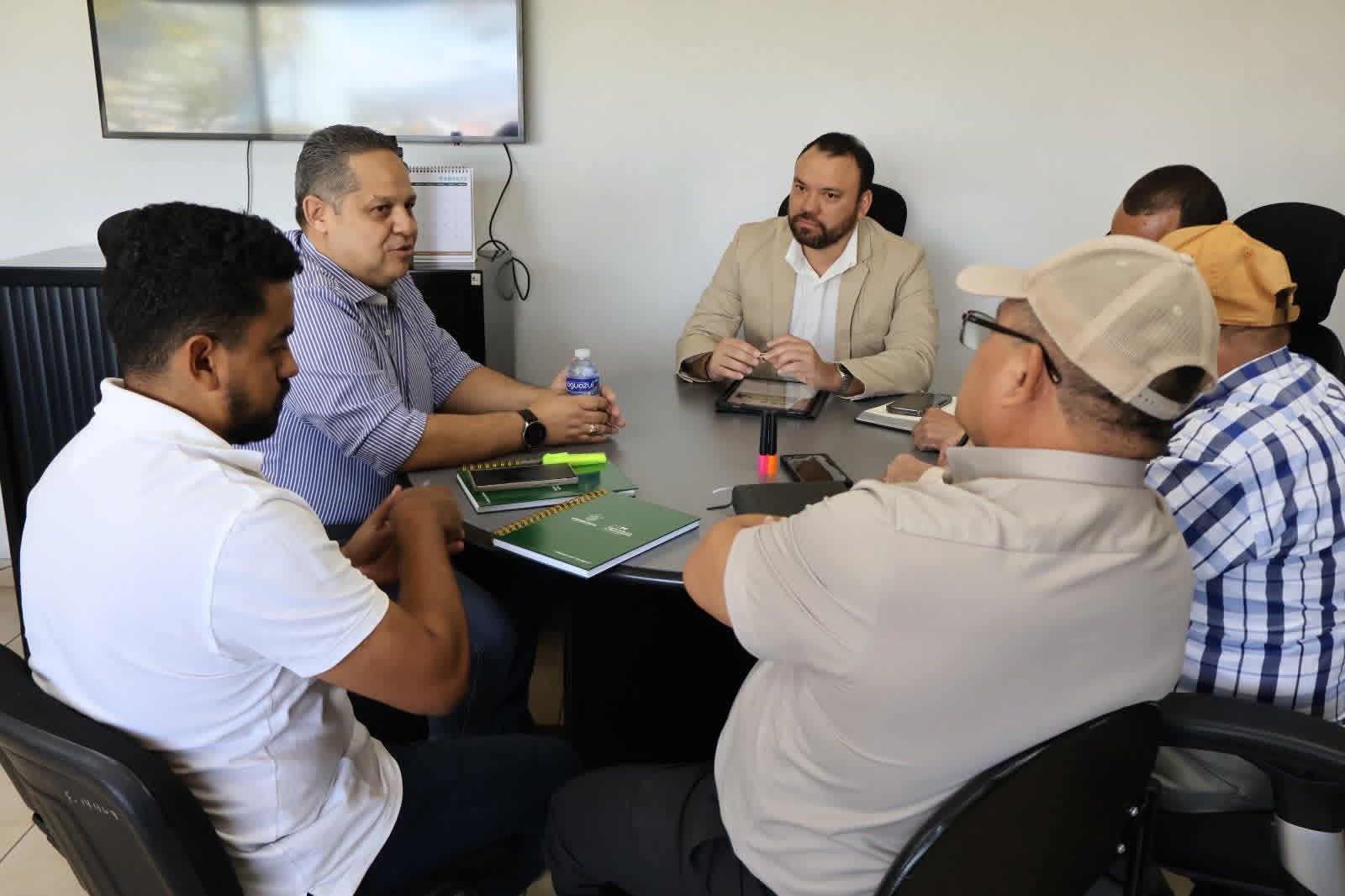 SAG impulsa el fortalecimiento del sector de palma aceitera al reunirse con representantes de Hondupalma