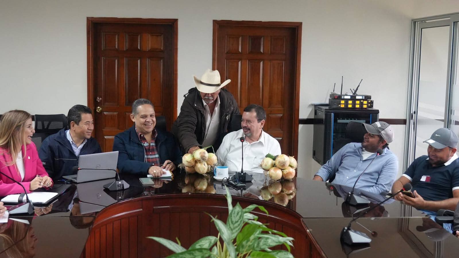 SAG y productores impulsan fortalecimiento de cadenas de papa y cebolla