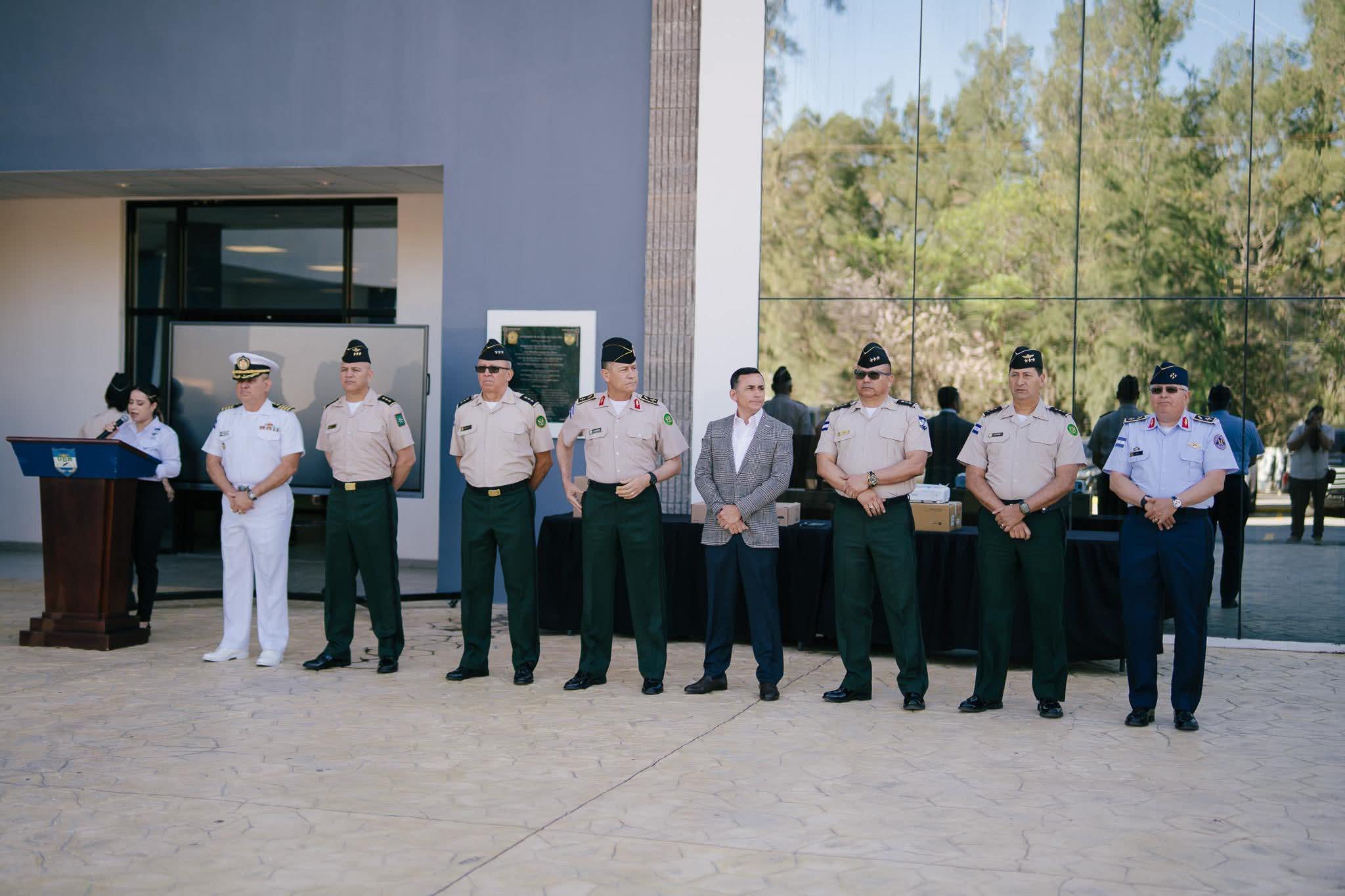 SEDENA fortalece la Universidad de Defensa de Honduras con nuevo equipo tecnológico y de transporte
