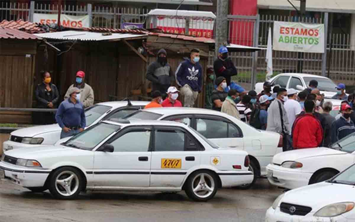 Taxistas dan ultimátum al IHTT y exigen bono por alza a combustibles