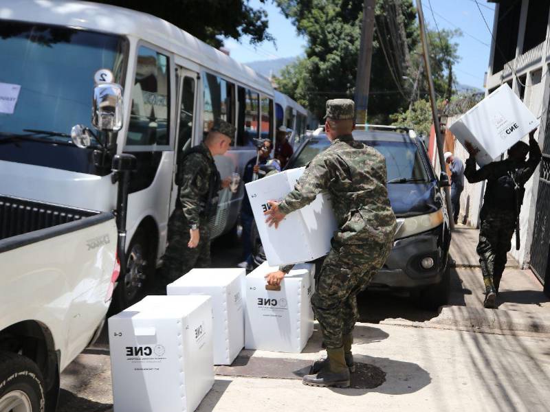 Transportistas de carga advierten tomas de carreteras por deuda del CNE de casi L37 millones