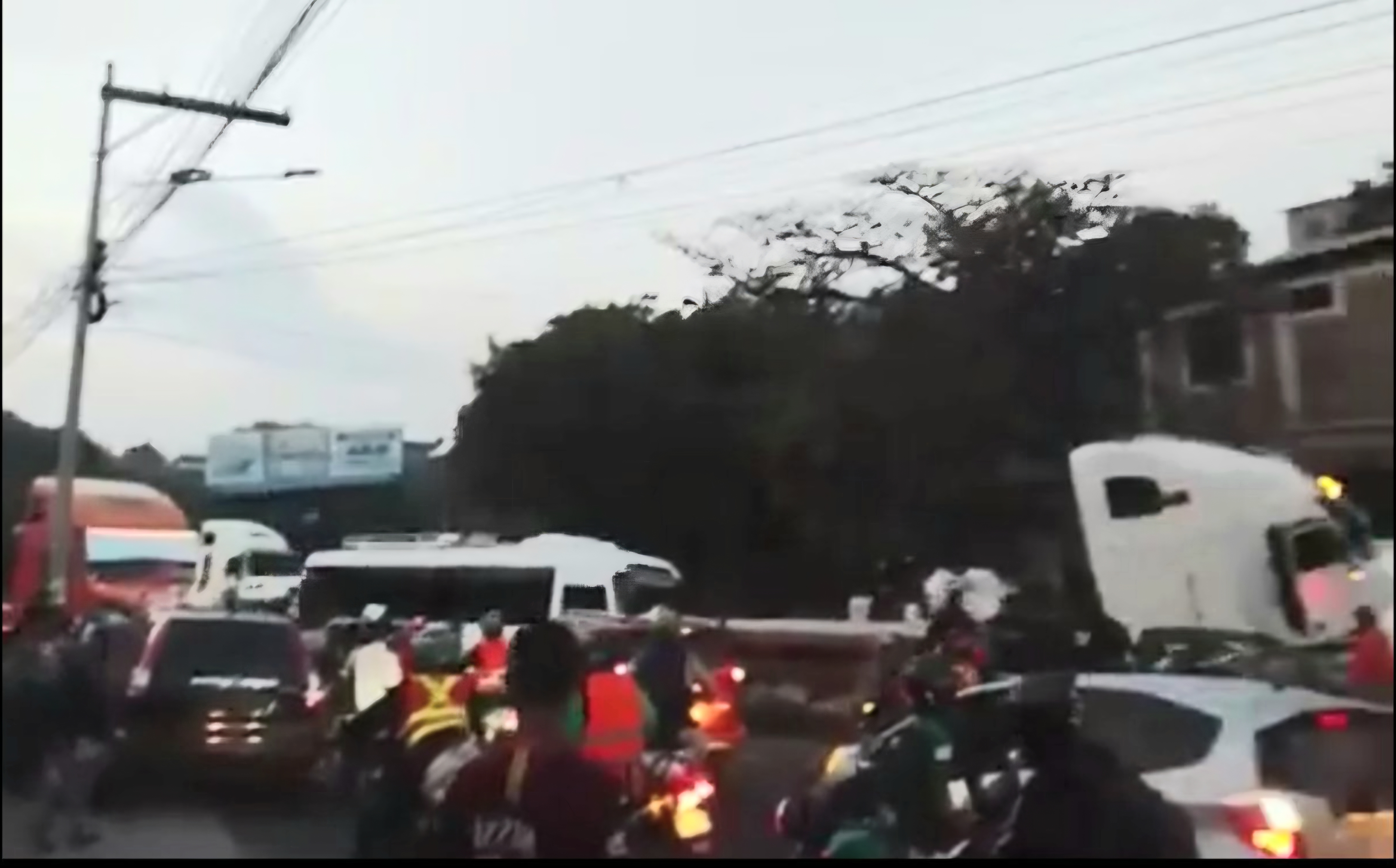 Transportistas de carga pesada reanudan bloqueos en la zona sur y amenazan con protestas nacionales